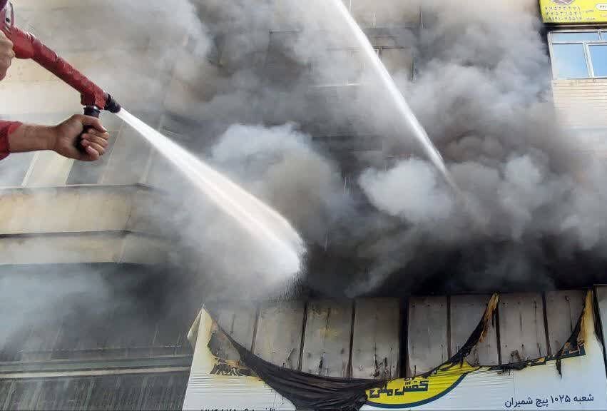 جزئیات حریق انبار کفش در محدوده پل روشندلان تهران+ فیلم و عکس جزئیات حریق انبار کفش در محدوده پل روشندلان تهران+ فیلم و عکس