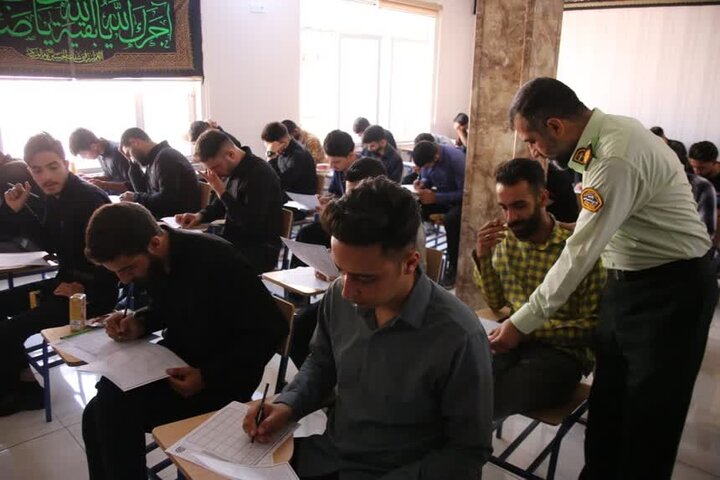 آزمون استخدامی پلیس استان سمنان برگزار شد