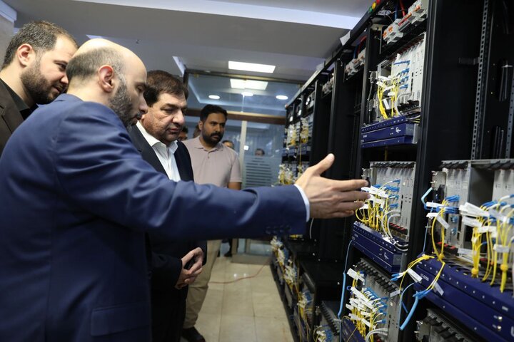 مخبر: هنر نیست که اولویت در مناقصههایمان توجه به شرکتهای خارجی باشد