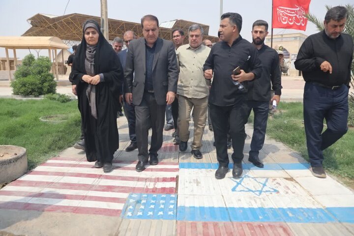 ادای احترام وزیر راه و شهرسازی به مقام شامخ شهدای شهرستان مهران