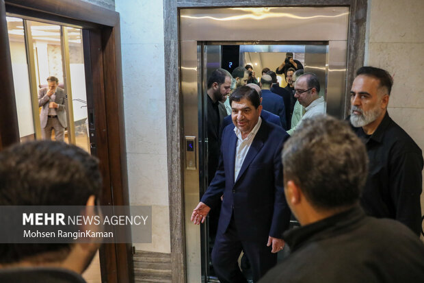 بازدید محمد مخبر از یک شرکت دانش بنیان فعال در حوزه فناوری اطلاعات