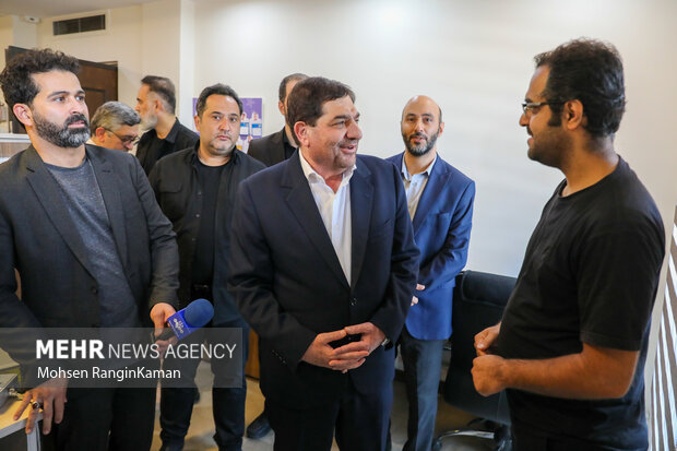 بازدید محمد مخبر از یک شرکت دانش بنیان فعال در حوزه فناوری اطلاعات