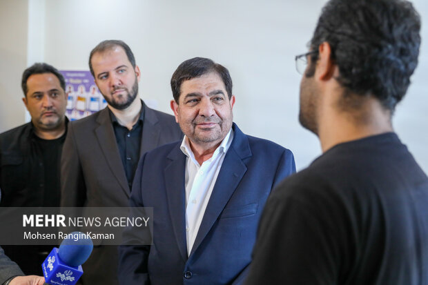 بازدید محمد مخبر از یک شرکت دانش بنیان فعال در حوزه فناوری اطلاعات