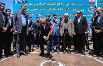 گلنگ زنی بزرگ‌ترین نیروگاه خورشیدی شمال‌غرب کشور در شهرستان مرند