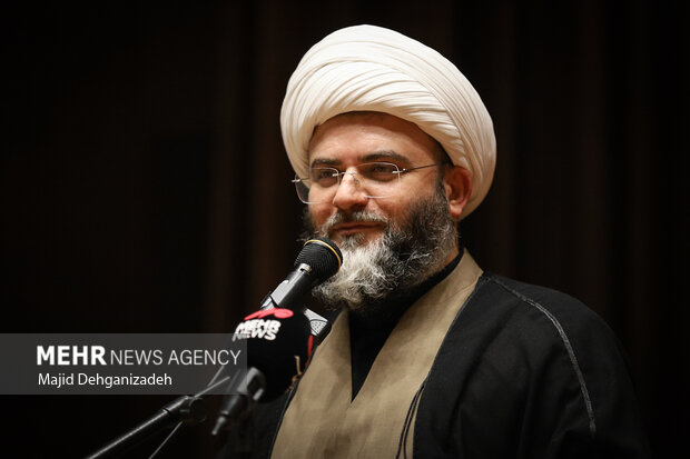 نصرت الهی شامل حال نوجوانانی است که برای حق قیام میکنند