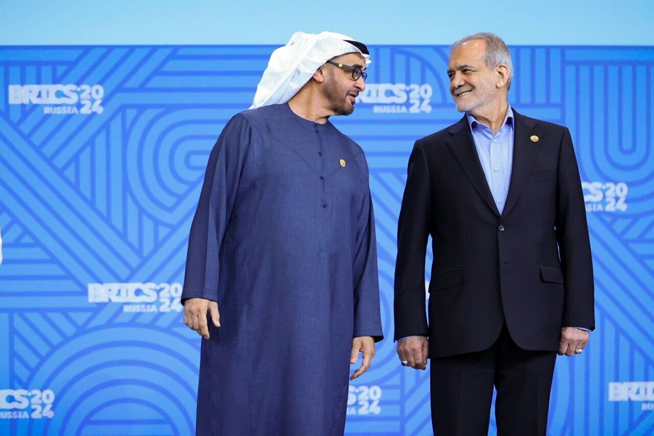 UAE, Iranian Presidents discuss regional issues over phone