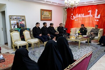 سردار رادان با خانواده شهیدان ربانی و محرابی دیدار کرد
