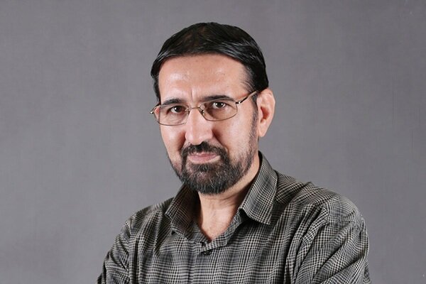 «خودنویس» از ابتدا تا پایان نوشتن کنار نوقلم است