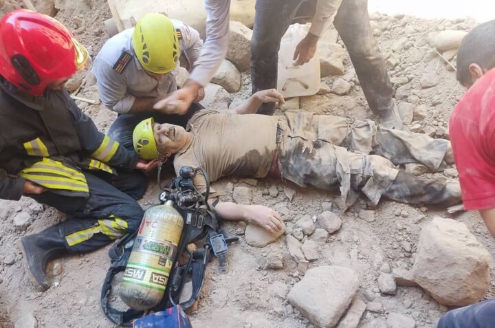 ریزش دیوار و مصدومیت کفاش در بازار تبریز ریزش دیوار و مصدومیت کفاش در بازار تبریز