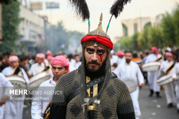 کاروان نمادین اسرای کربلا در قم