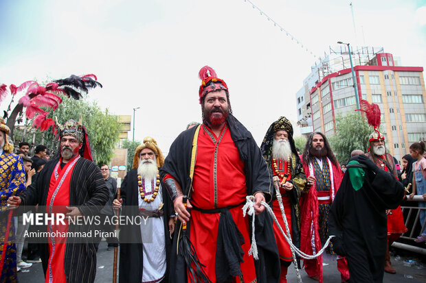 کاروان نمادین اسرای کربلا در قم