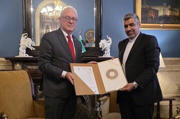 إيران وأوروغواي عازمتان على توسيع التعاون الاقتصادي والتجاري