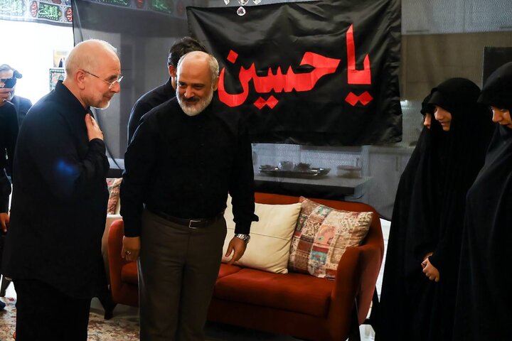 قالیباف در منزل شهید محمدمهدی طهرانچی حضور یافت