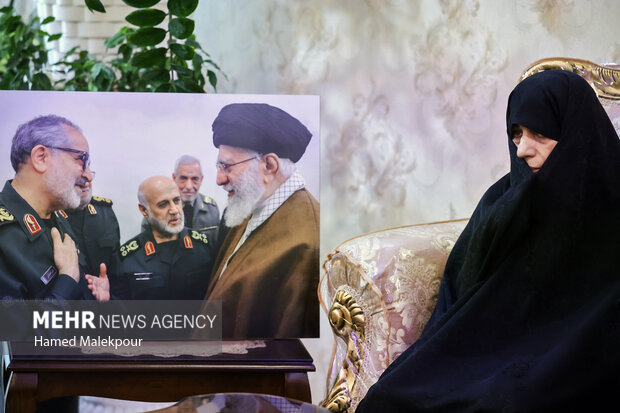 حضور رئیس مجلس در منزل شهیدان طهرانچی، شادمانی و حاجی‌زاده