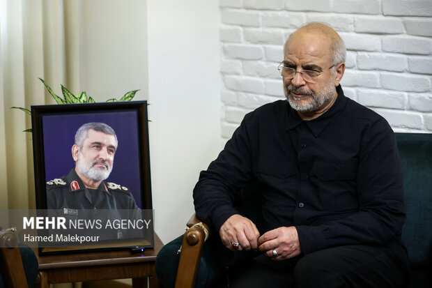 حضور رئیس مجلس در منزل شهیدان طهرانچی، شادمانی و حاجی‌زاده