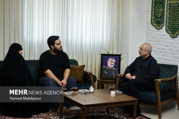 حضور رئیس مجلس در منزل شهیدان طهرانچی، شادمانی و حاجی‌زاده