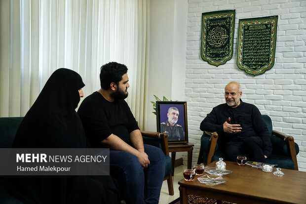 حضور رئیس مجلس در منزل شهیدان طهرانچی، شادمانی و حاجی‌زاده