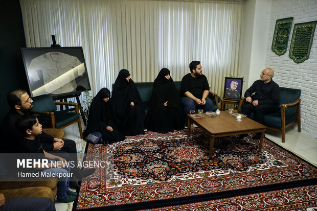حضور رئیس مجلس در منزل شهیدان طهرانچی، شادمانی و حاجی‌زاده