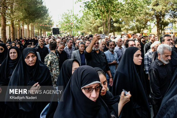 تشییع پیکر شهید مدافع امنیت «حسین معینی» درکربکند اصفهان