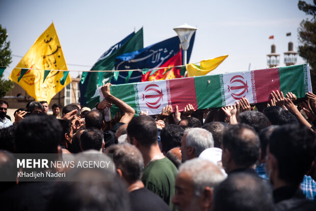 تشییع پیکر شهید مدافع امنیت «حسین معینی» درکربکند اصفهان