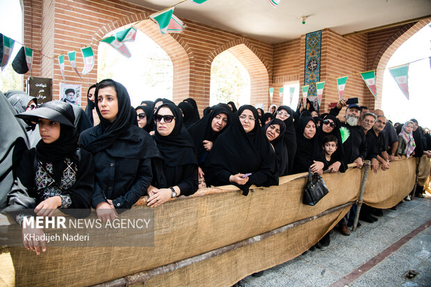 تشییع پیکر شهید مدافع امنیت «حسین معینی» درکربکند اصفهان