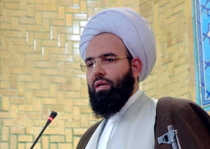 دشمن برای تخریب وحدت و انسجام ملی ما دست به هرکاری میزند