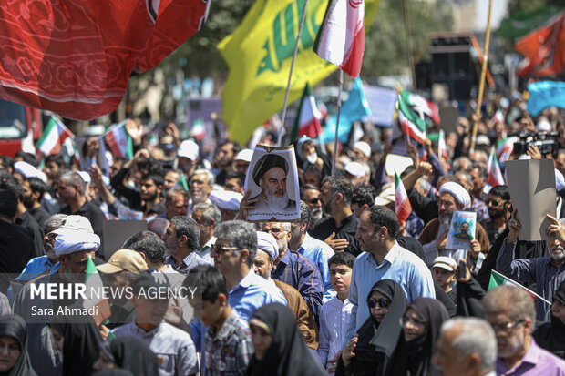 تشییع پیکر مطهر شهید اقتدار حسن حسینی نژاد در مشهد