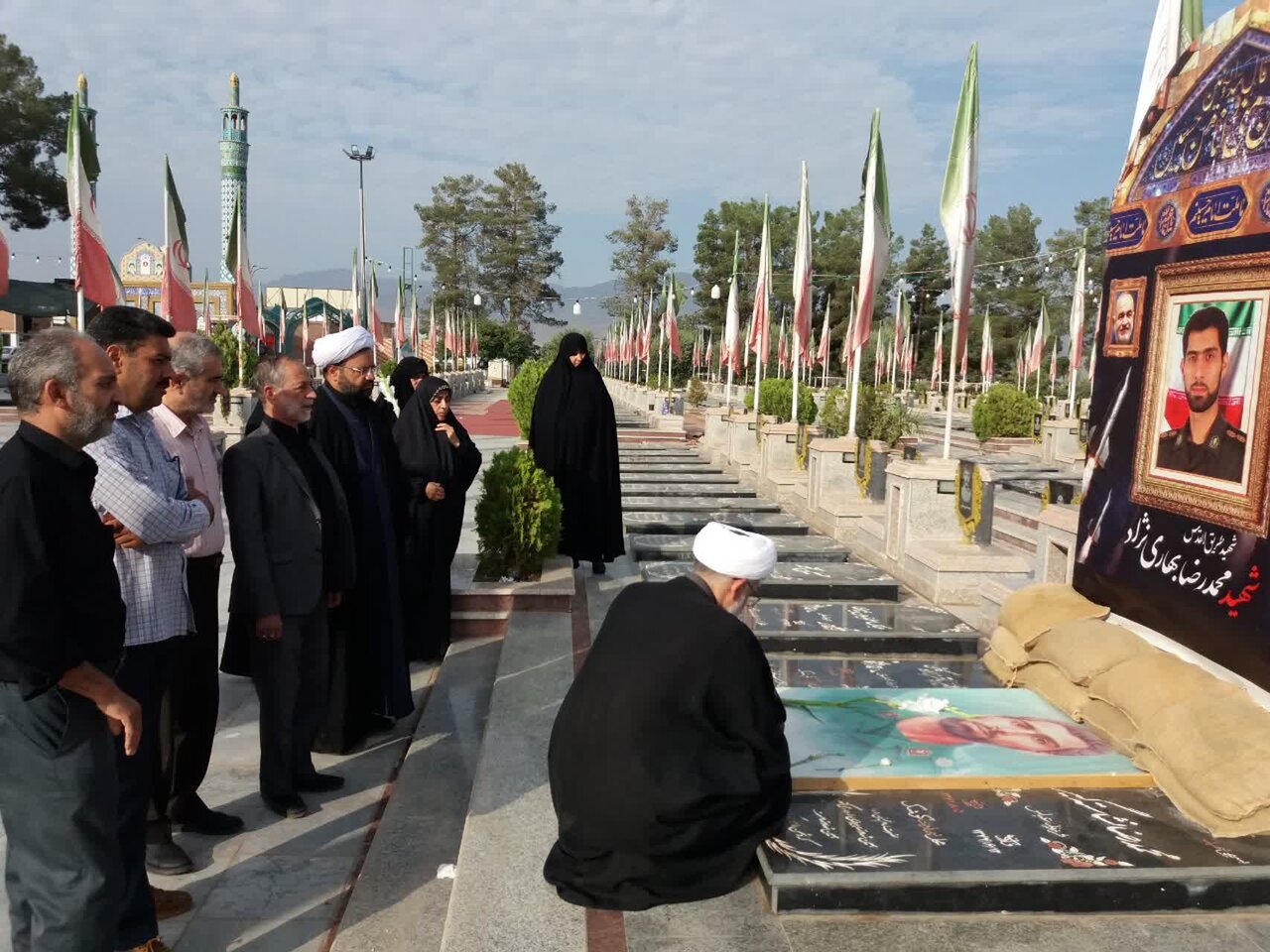 ادای احترام اعضای دفتر شورای نگهبان کاشان به مقام شامخ شهدا