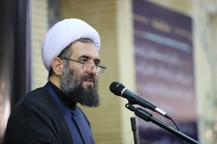 حجاب زهرایی و زینبی، نماد هویت و کرامت زن مسلمان است حجاب زهرایی و زینبی، نماد هویت و کرامت زن مسلمان است