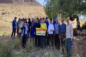 صعود کوهنوردان باباحیدر به قله چوبین