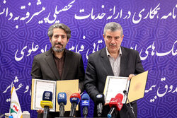 آیین امضای تفاهم‌نامه همکاری در ارائه خدمات تحصیلی به دانش‌آموزان
