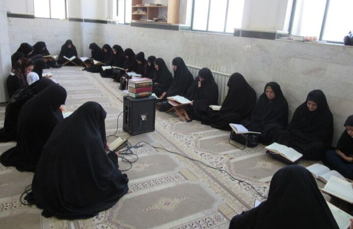 ختم سوره مبارکه فتح در خانه‌های قرآنی کامیاران برای همدلی با رزمندگان