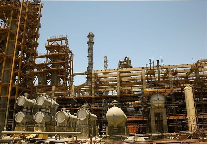 سیطرة رجال الإطفاء على حريق اندلع في الوحدة 70 بمصفاة آبادان