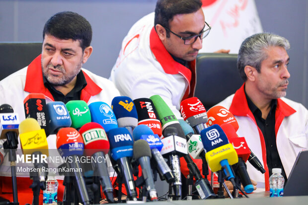 نشست خبری رئیس جمعیت هلال‌احمر 13