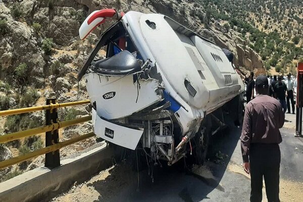 جزئیات از حادثه واژگونی اتوبوس اسکانیا در مسیر اوز به شیراز