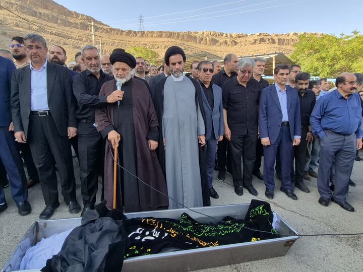 مراسم تشییع پیکر «سیامک موسوی» هنرمند و نویسنده لرستانی برگزار شد