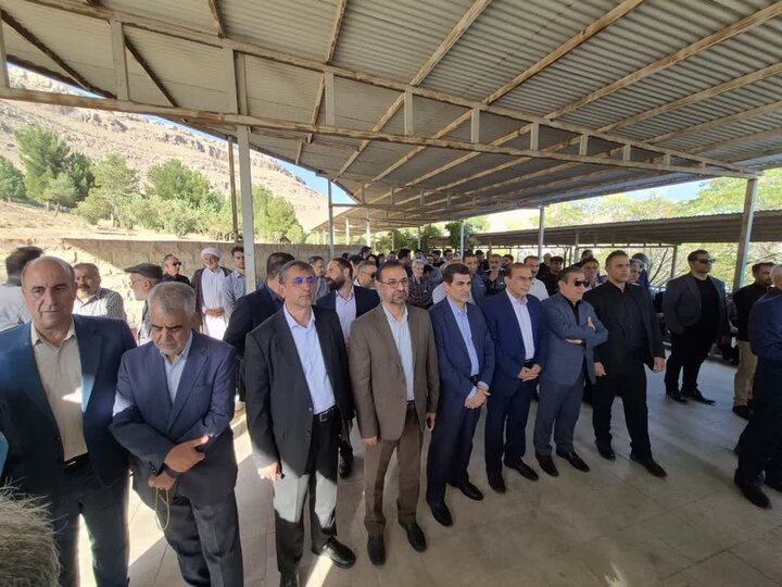 مراسم تشییع پیکر «سیامک موسوی» هنرمند و نویسنده لرستانی برگزار شد
