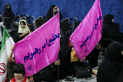 دانش‌آموزان بشاگردی پویش عکس رهبری را در کربلا راه‌اندازی کردند