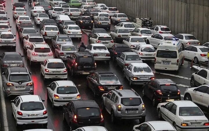 ترافیک سنگین و نیمه سنگین در محورهای چالوس و هراز ترافیک سنگین و نیمه سنگین در محورهای چالوس و هراز