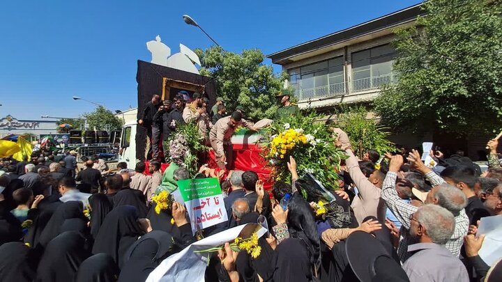 پیکر شهید غیبپرور بر دوش عاشقان ایثار و شهادت به معراج رفت