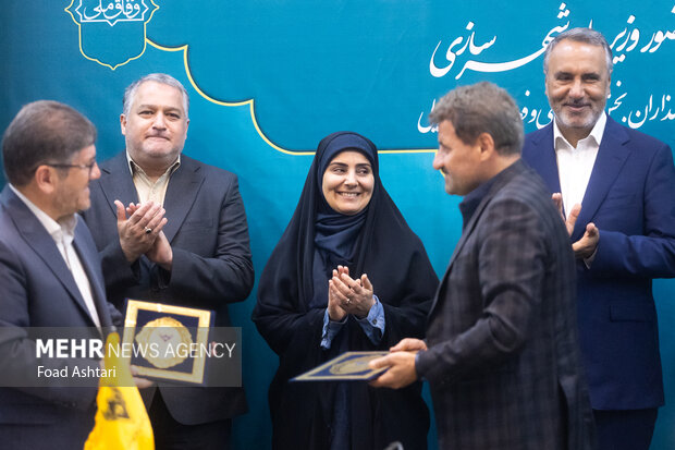 آیین سرمایه گذاری بخش خصوصی در ناوگان ریلی