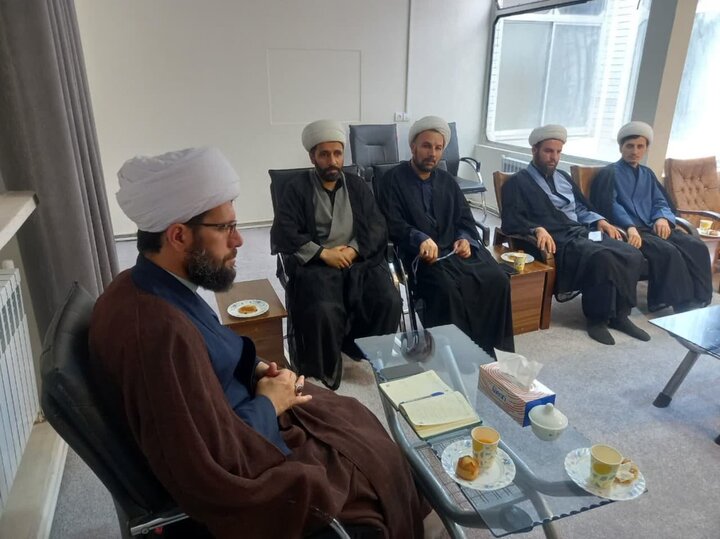 مسجد قرارگاه اصلی فعالیتهای فرهنگی و تبلیغی است
