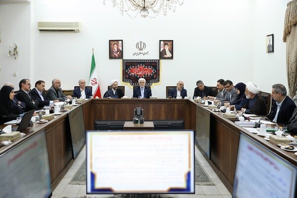 هشدار عارف به محتکرین؛ انبارهای مملو از کالا را باز میکنیم