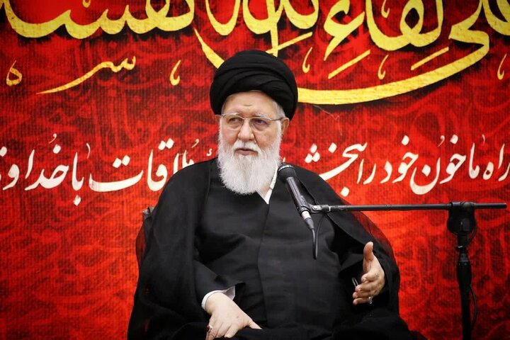 تعامل توأم با رفاقت رمز پیروزی در جبهه فرهنگی است