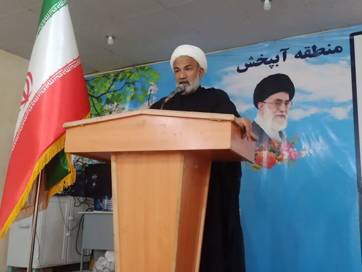 مساجد محور اداره امور جامعه و پیروزیهای ملت هستند