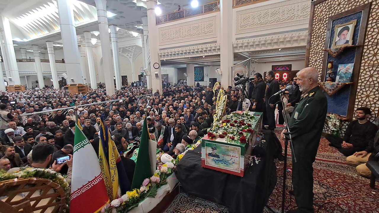 پیکر شهید غیب‌پرور بر دوش عاشقان ایثار و شهادت به معراج رفت