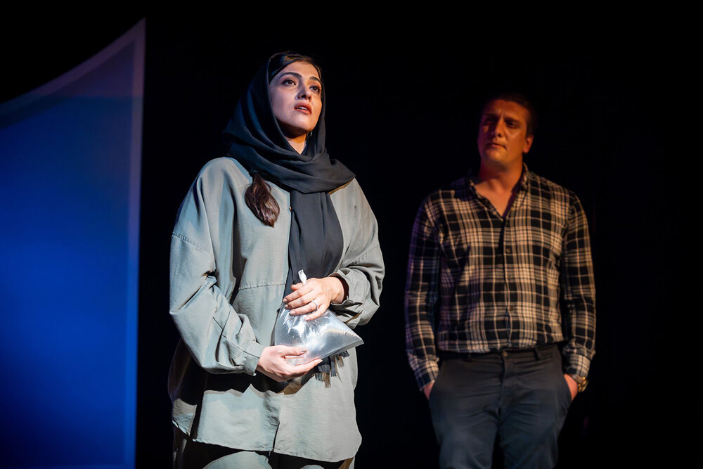 یک قاتل زنجیرهای در تئاترشهر اجرا دارد؛ خنداندن جای تفکر را گرفته است یک قاتل زنجیرهای در تئاترشهر اجرا دارد؛ خنداندن جای تفکر را گرفته است