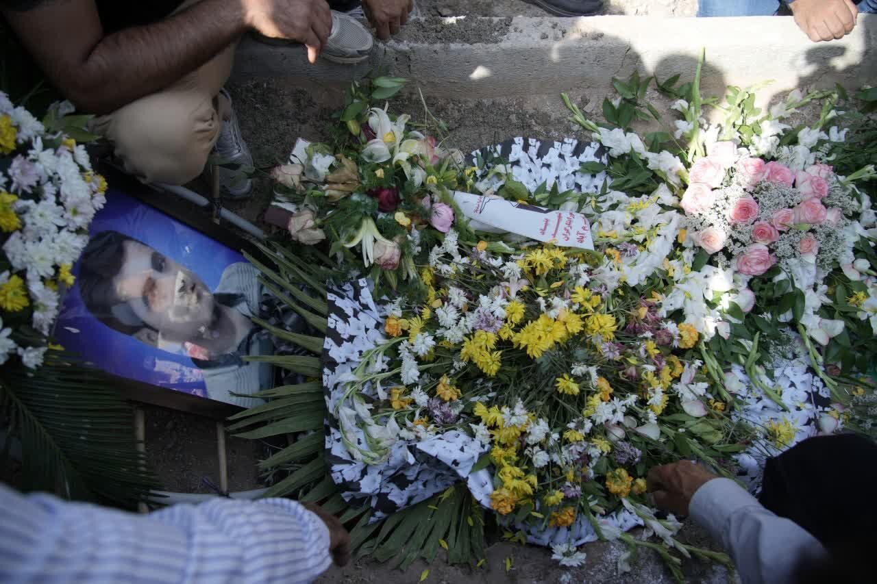 وداع با امدادگر شهید؛ پیکر «کورش بیرانوند» در خرمآباد آرام گرفت+عکس