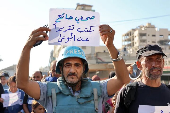هەواڵنێرانی غەزە مانیان لە خواردن گرت؛ تا منداڵانی غەزە نان نەخۆن، ئێمەش ناخۆین