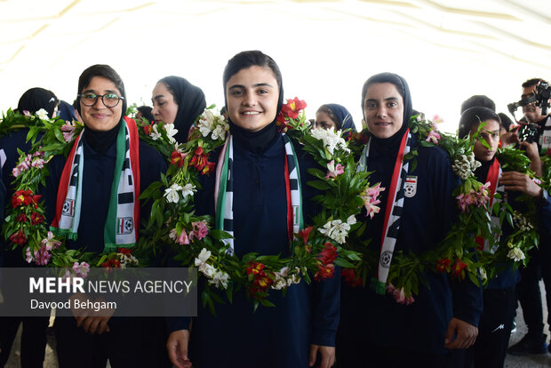 مراسم استقبال از تیم ملی فوتبال بانوان در مشهد 12